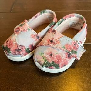 Toms toddler shoe size 3